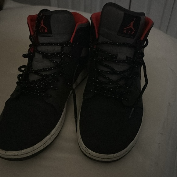 Jordan 1 OFFERS ACCEPTED size 10 men only wore once - Picture 3 of 3